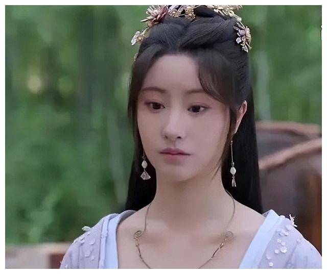 其实毛晓慧起点很不错,当年一度要翻拍《神雕侠侣》,饰演小龙女,当时