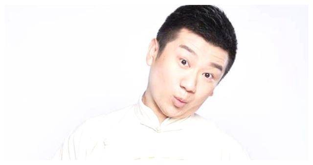 马季徒孙李寅飞直播辟谣:说何云伟结婚四次人品不好?