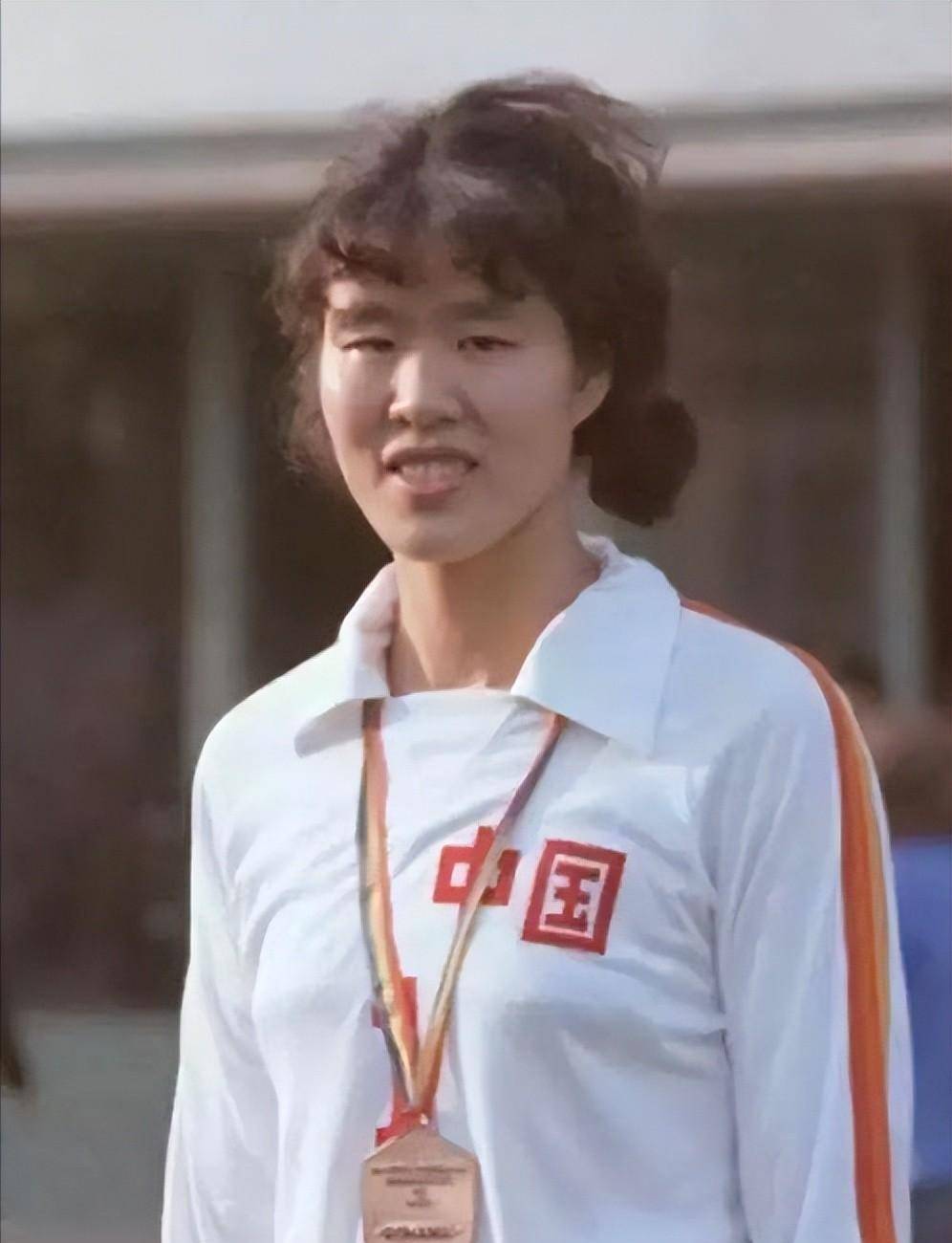 生活中的郎平:年逾五旬找到真爱,再婚让她成幸福小女人_排球_体育_白