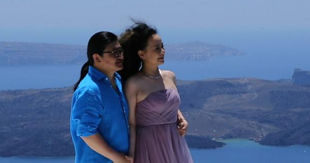 在相识仅仅9天之后,刘欢就向卢璐求婚,表达了他对她的深深爱意.