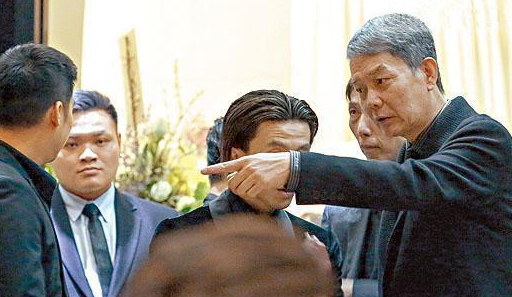 而后来,为了壮大新义安的势力,林景还帮助新义安培养了"五虎十杰",李