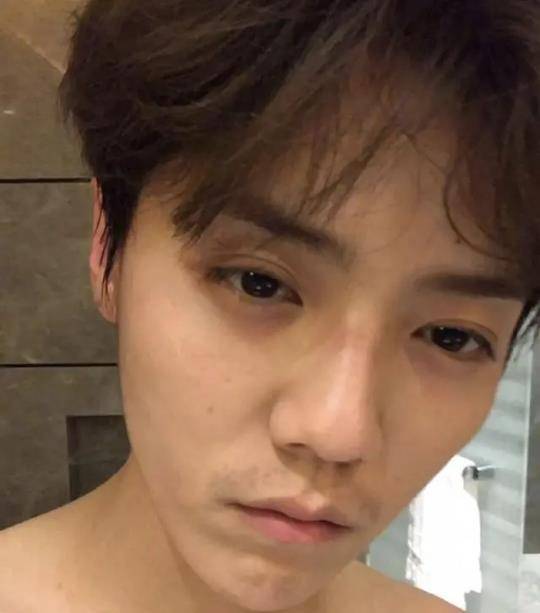 告别美食博主之后,鹿晗化身宠物博主?