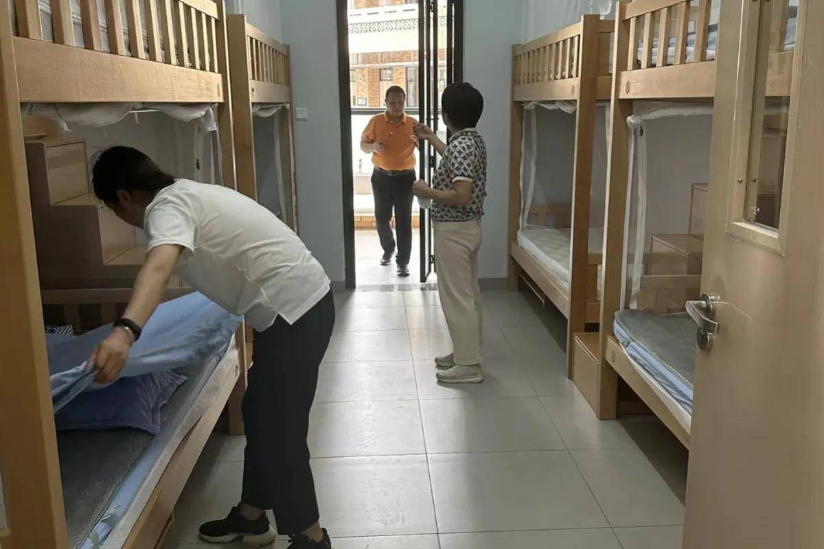 骂得出口?学校火灾致13死背后:看看河南的教室,宿舍,还有学生