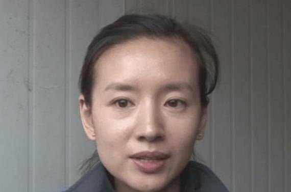 37岁黄圣依素颜出镜,扮起粉美还是少女模样,网友:女神不老_女生_年纪