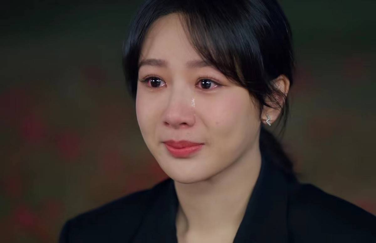 31岁杨紫扮嫩演"高中生",咋咋乎乎脸太僵,2024最辣眼一部剧来了_黄瀛