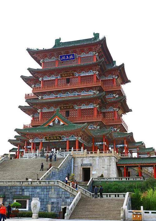 和四川阆中任职期间,虽然没有什么政绩可言,但是他建造了三座滕王阁