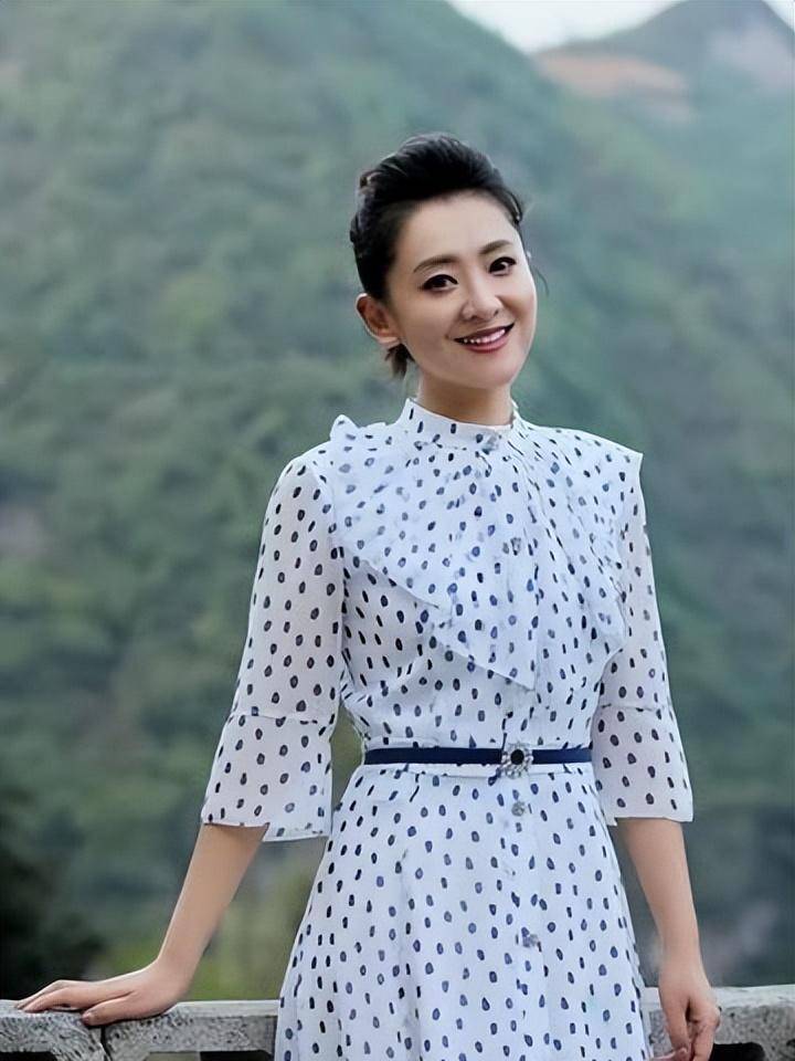 赵元龙觉得"月亮姐姐"是一个乐观向上,有思想有涵养,非常温暖的女人.