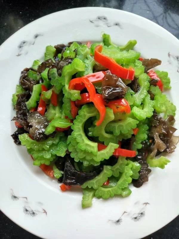 2024年夜饭,这6样"不吉利"的菜,千万不要端上桌_寓意_苦瓜_节日