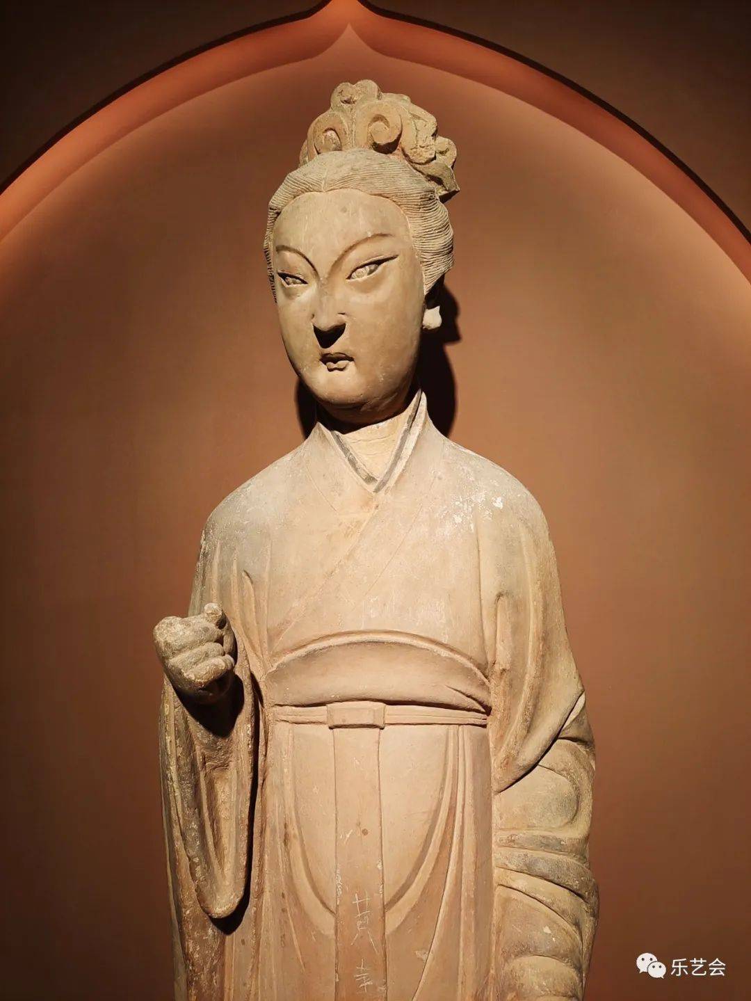 花脚大仙分享:《东方微笑——麦积山石窟展》中篇_展厅_南山_造像