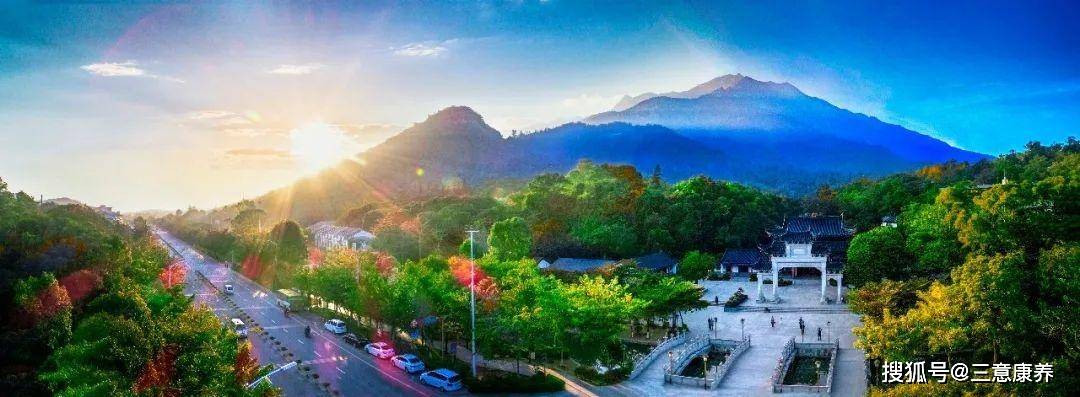 区中心1公里风景名胜区内及周边其他景点有蓬莱仙洞,黄龙古观南楼寺