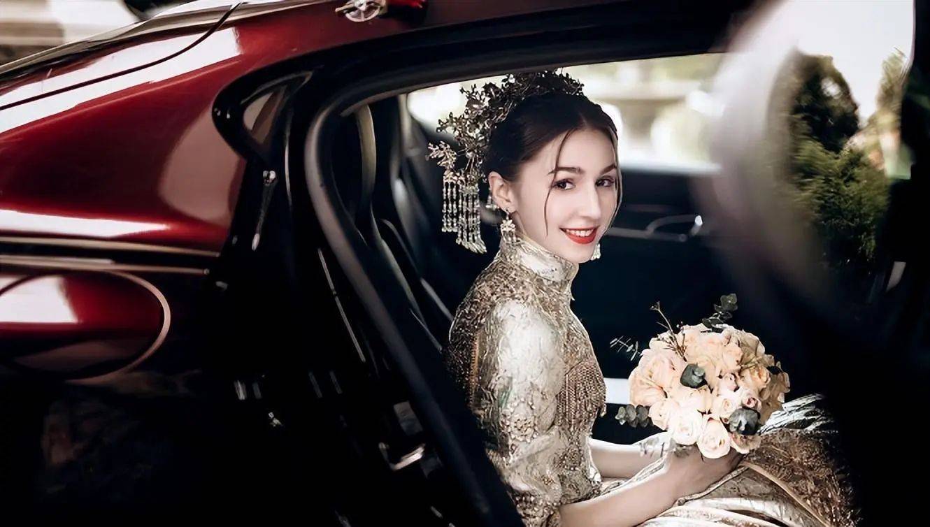 俄罗斯美女远嫁中国,为爱独自漂洋过海,家人通过网络看婚礼直播