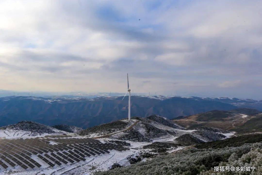 贵州威宁:西凉山上洁白冰雪织锦绣