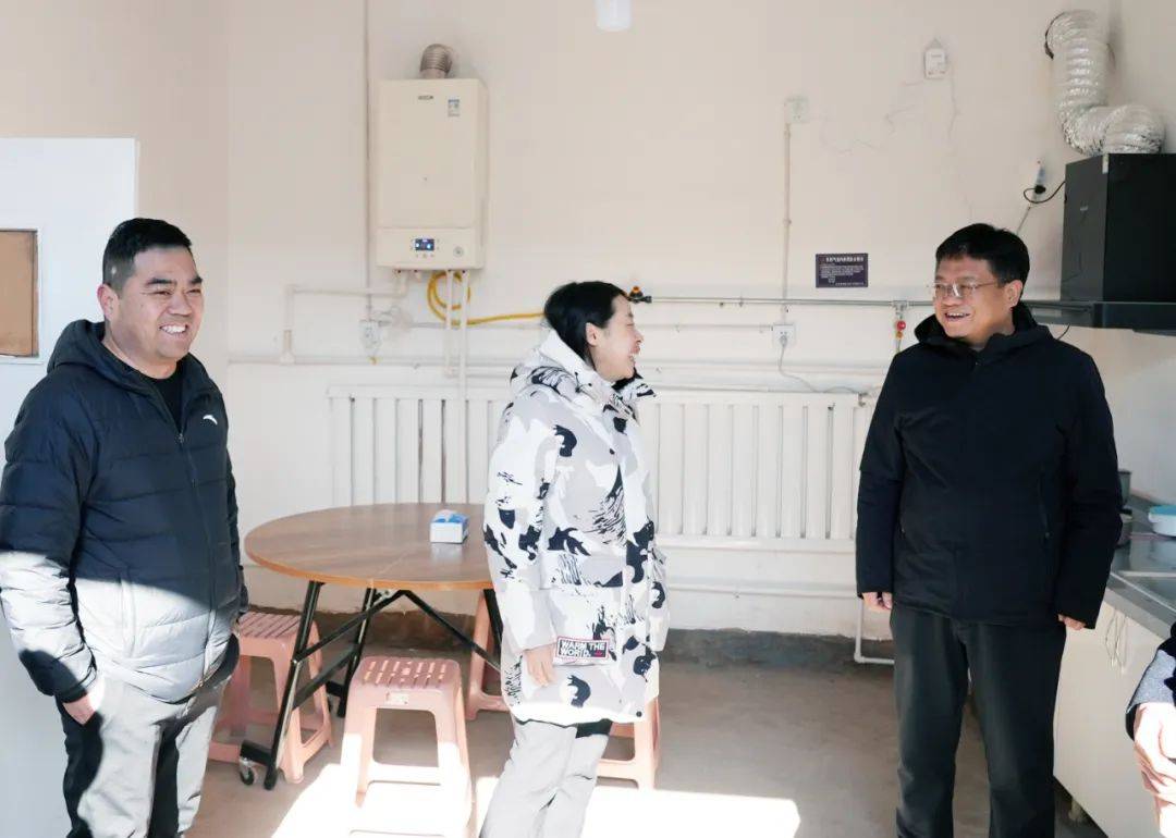 衡水中院党组副书记崔保东赴阜城县定点帮扶村走访慰问驻村工作队