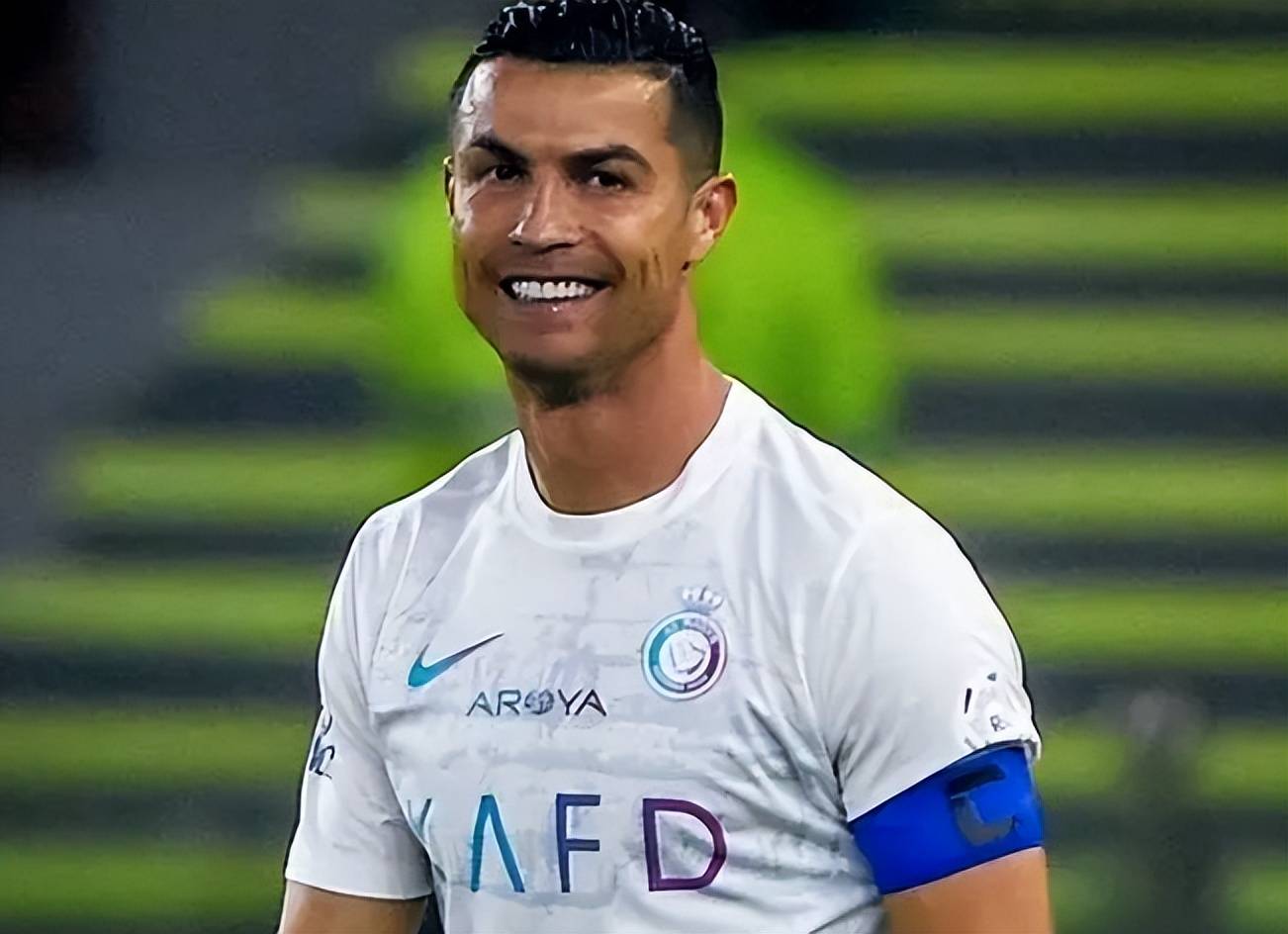 c罗中国行,鹿晗粉丝现身接机,见证"足球与音乐"的梦幻联动_球迷_机场