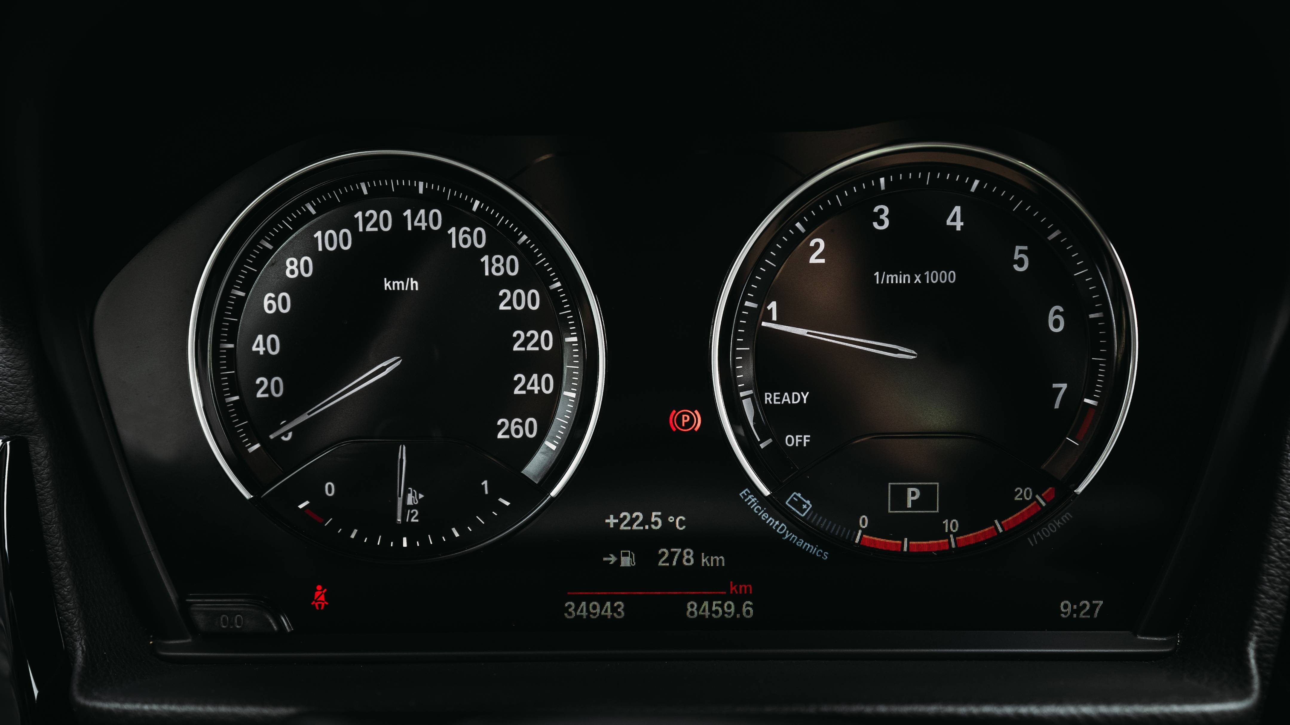 握感舒服,让人爱不释手,女生也能轻松驾驭,双圆仪表盘,质感高低立下