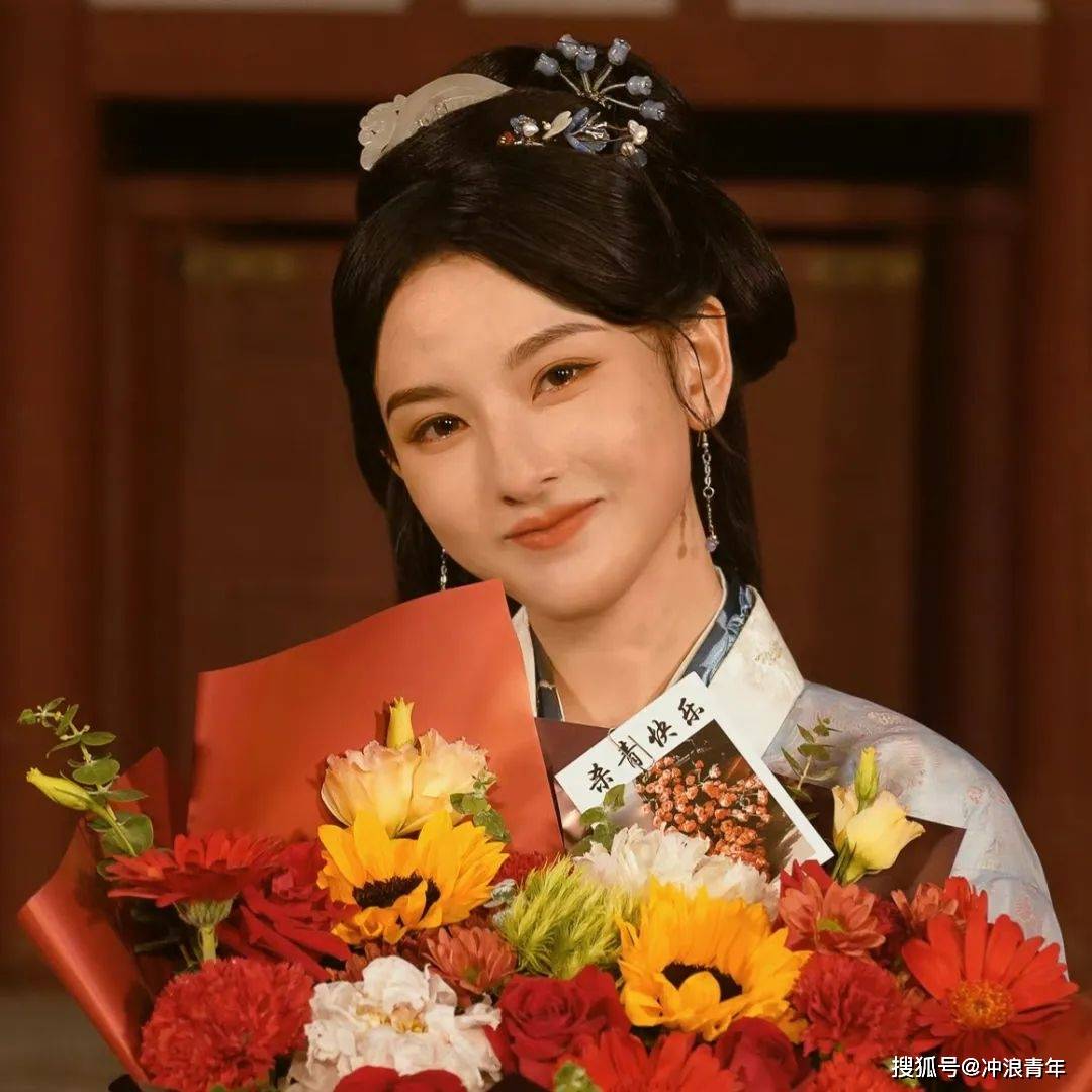 爆料:大曲线女星,67爆红综艺咖 | 最新八卦汇总_鹅厂_杨紫剧_宣发