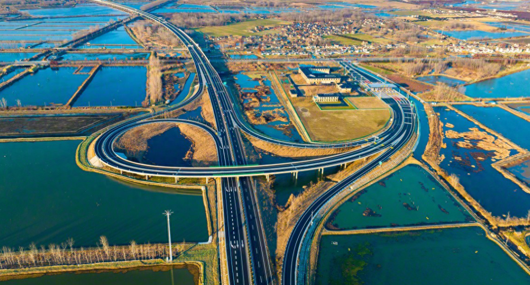 它有"京沪高速东线"之称,即将建成通车,苏北地区通行更加顺畅_建兴