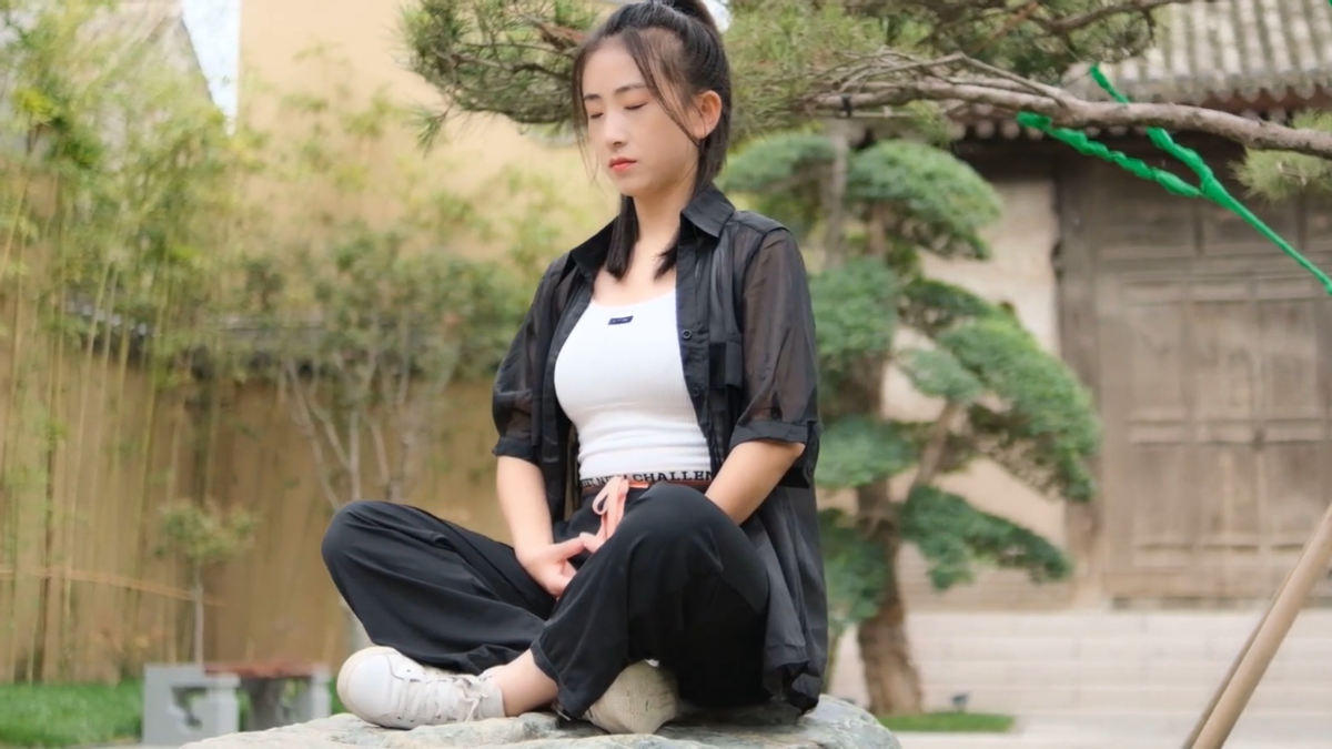 甘肃美女习武30年登上央视,看呆老外,800w网友点赞:文化膨胀!