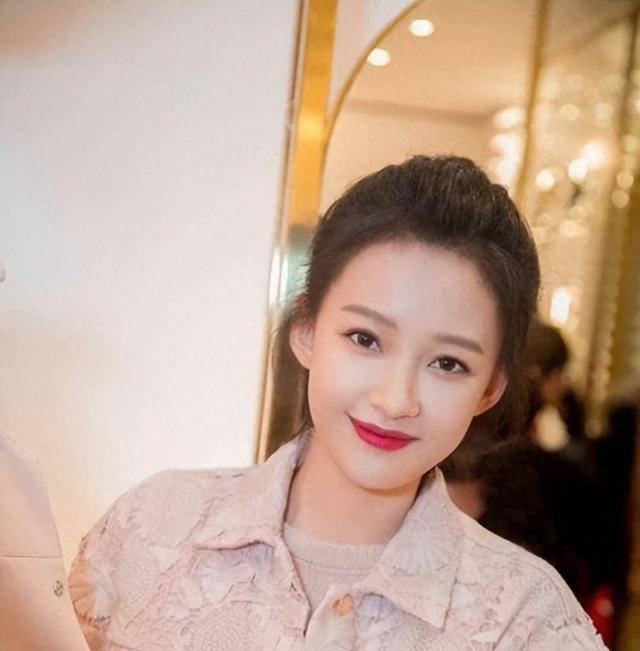 从大专生到18线模特,再到昔日的京圈太子妃,孙怡够努力也够洒脱_认可