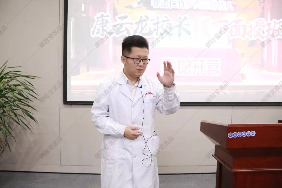 大爱的精神,也让康云龙校长收获弟子和学员无数,并每日为他们传授技术