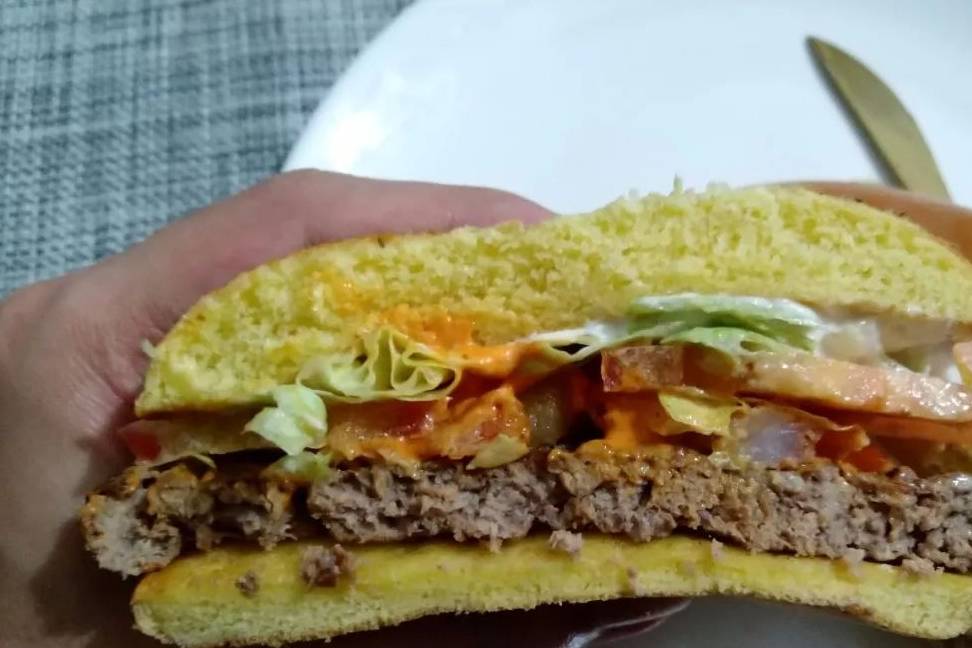 南美对虾加牛肉,汉堡王新品鲜虾安格斯厚牛堡测评_虾仁_西红柿_路易斯