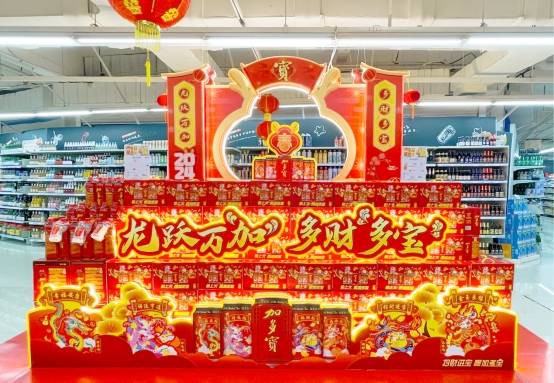 加多宝是行业内率先打造"千箱堆""万箱堆"创意陈列的品牌,多年来春节