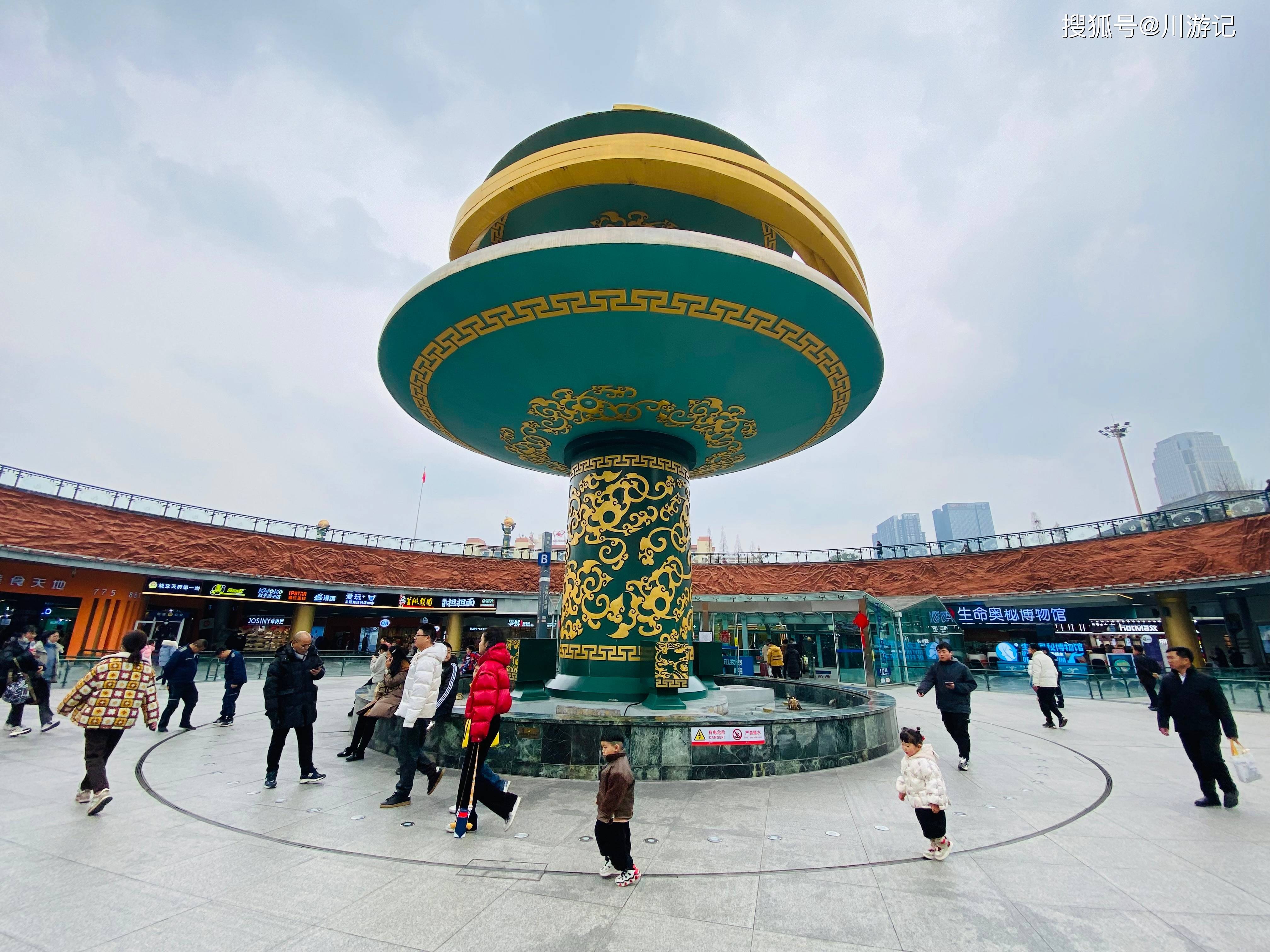 成都发展一路向南,天府广场作为"老中心",人气真的下滑了吗?