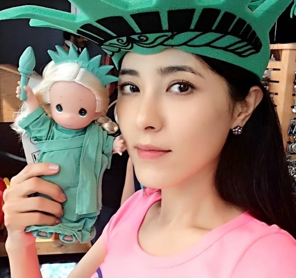 51岁的吴越和48岁曾黎相差有多大呢?_气质_外貌_年龄