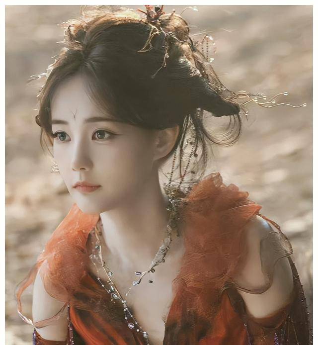 杨幂"拖飞机",刘诗诗是天选,李一桐幸运万能_公司_新人_角色