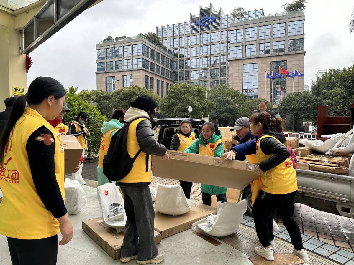日,在这个寒冬腊月,细雨纷纷的早上,惠阳义工团本月轮值副会长曾伟文
