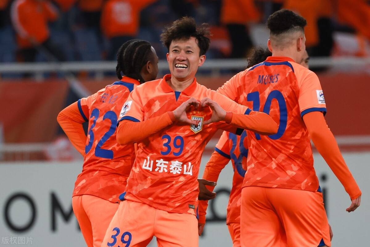 鲁能提前跟两大功勋主动摊牌,未来不接受降薪就卷铺盖走人_泰山队_宋