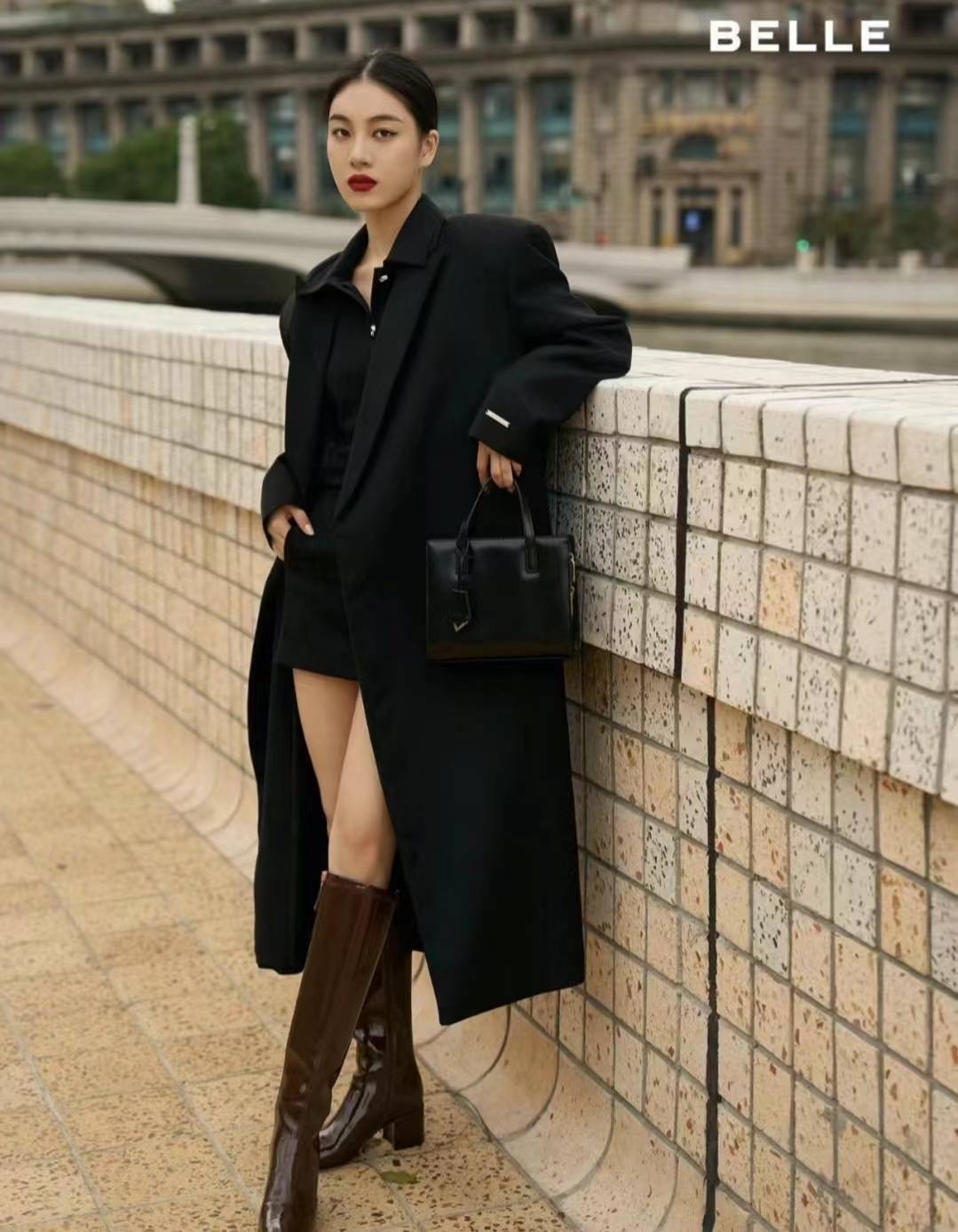 满大街女生都在穿"大衣 长靴",又美又飒气场强大_时尚_身材_线条