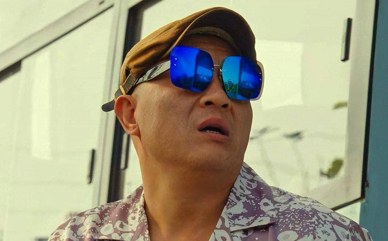 刘小光:我想退出本山传媒,有人提5亿签我,师傅让我去找张家豪_事业