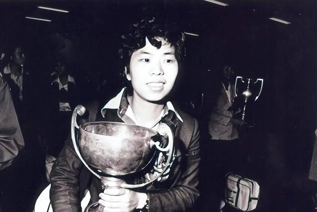 (张德英)在斯堪的纳维亚锦标赛中,张德英一共打了28场球,保持全胜.