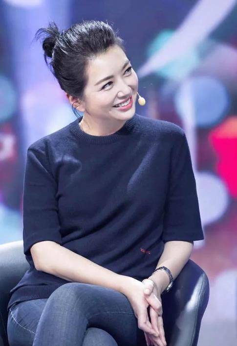 江珊老公陪继女逛街,关系好得和亲生一样,25岁忆心素颜像40岁_生活