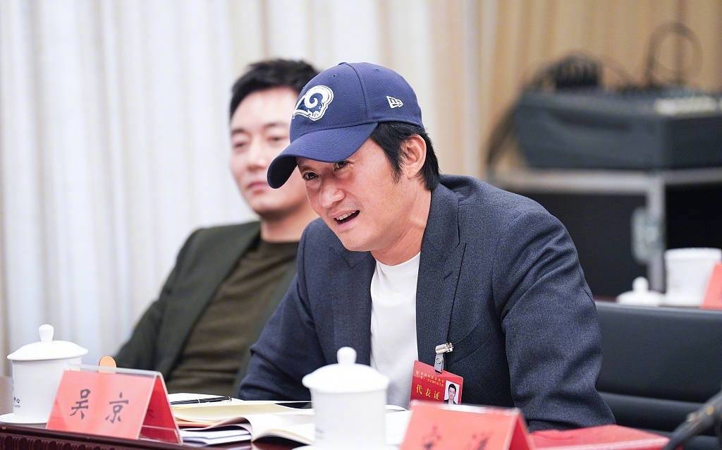 北京这一夜,脸肿,无精打采,刘德华狠狠打了内娱男星的脸_状态_代表