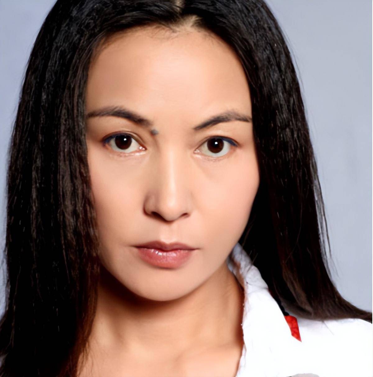 艾丽娅:戏中遭人"厌弃",现实生活却很幸福,婆婆老公都是戏骨_儿子