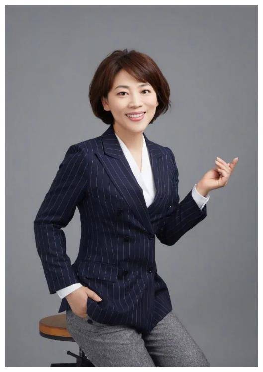 主持人劳春燕:浙江绍兴走出的知名主持,与丈夫分居多年幸福吗?