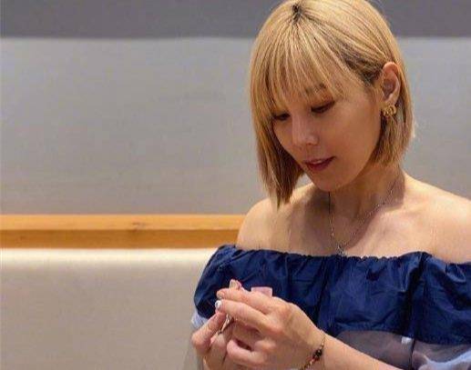 李佳薇兼职房产中介 《煎熬》原唱者近况曝光_歌曲_女王_乐坛