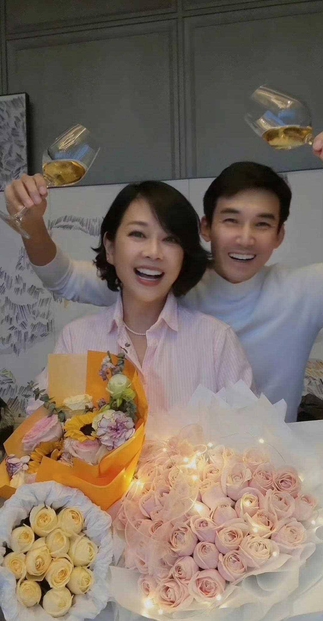 张铎为陈松伶庆生,44岁张铎眼角皱纹明显,状态苍老不敢认_爱情_岁月