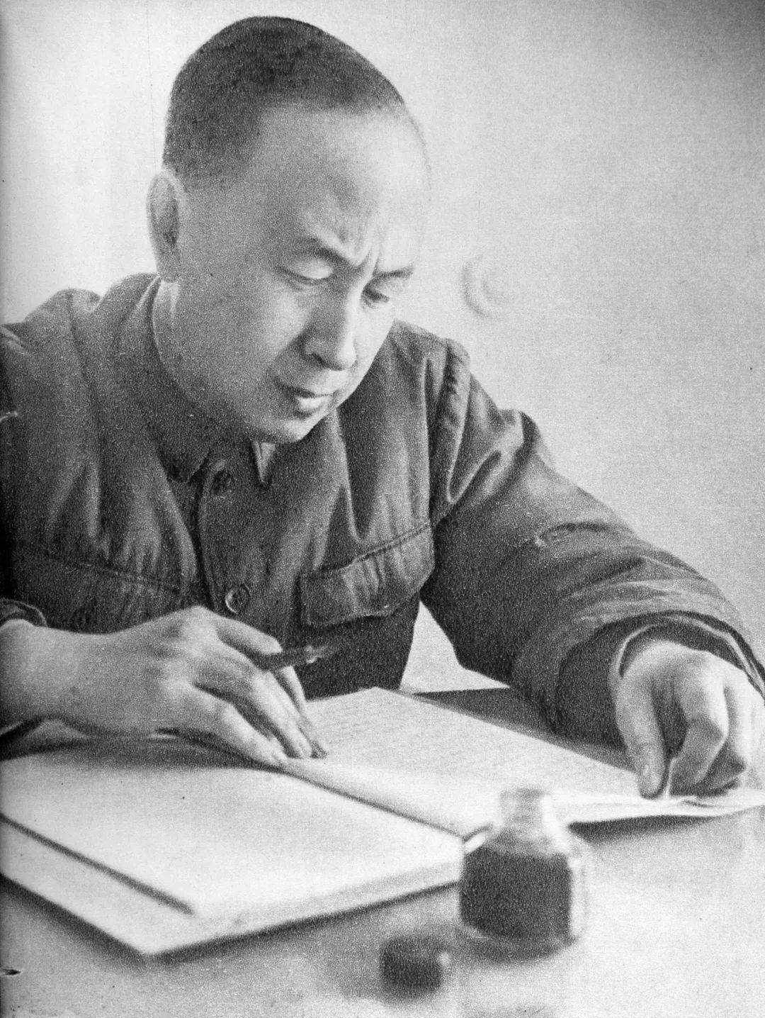 他培养了13位"两弹一星",79位院士,终生未娶,晚年却乞讨为生