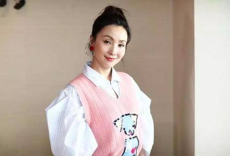 陶虹23年前旧照片流出,当看到真容后,网友:难怪徐峥不晒她_身材_女神