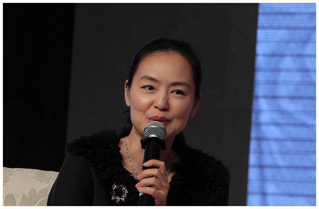 央视主持人孙小梅:嫁小2岁哈佛大学海归,今58岁活成人生赢家_事业