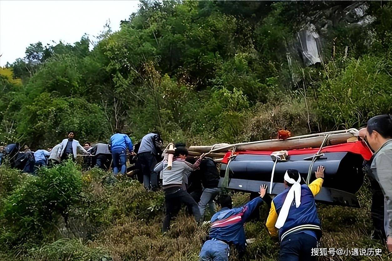 棺材上为什么要钉钉子?人都死了,还怕他跑了不成?