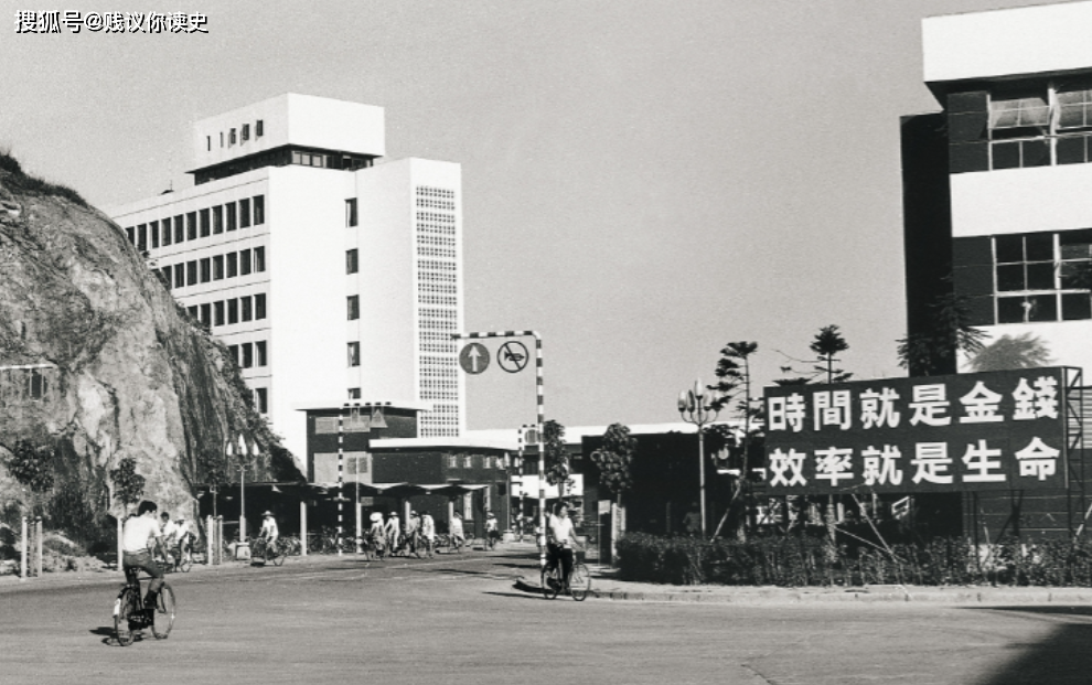 1978年开始的城市改革:出现大量私企,正式出现合同聘用制