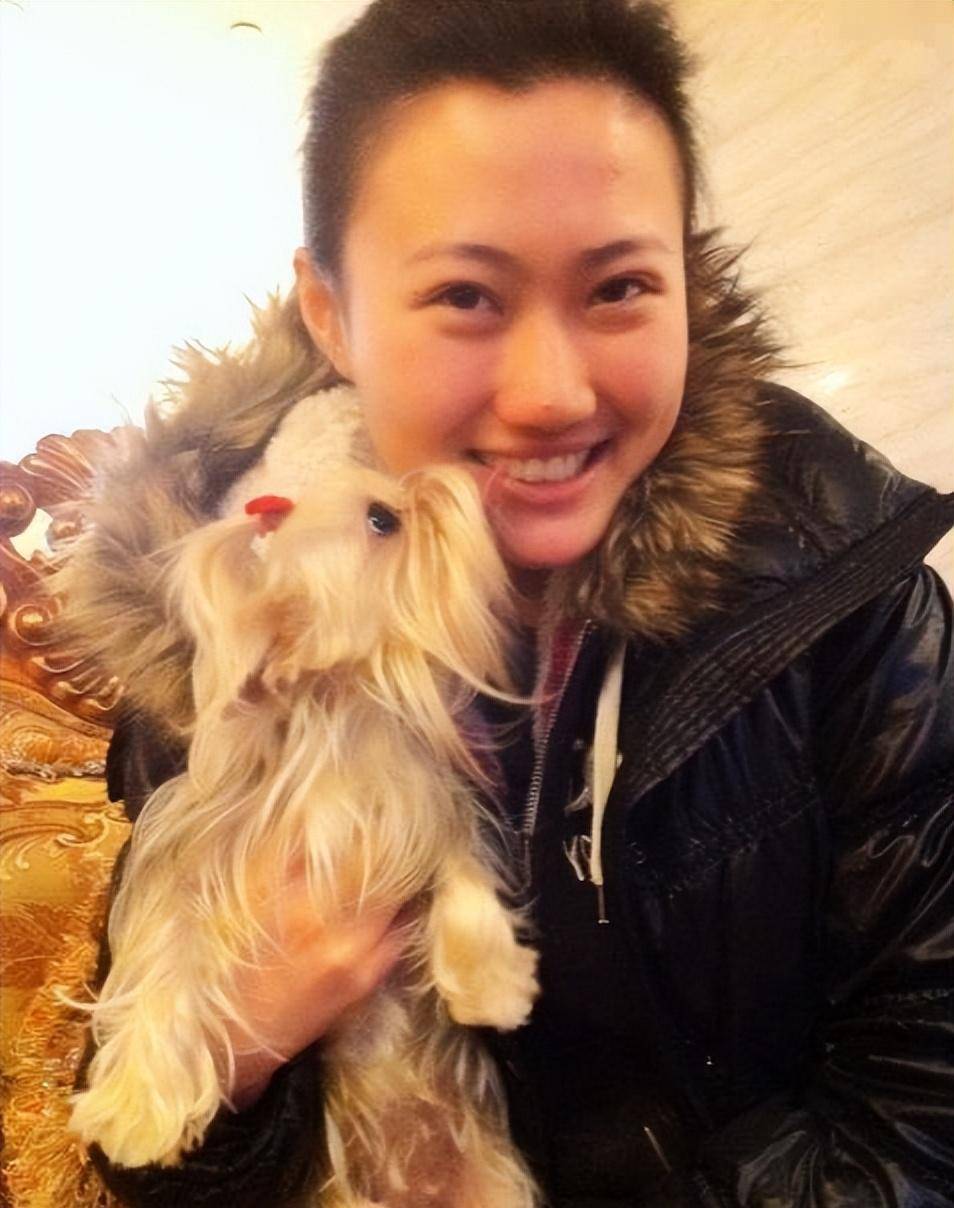 也懂得勤俭持家,俗话说"女大三抱金砖",赵情晴 这块金砖,郭基泓是抱定