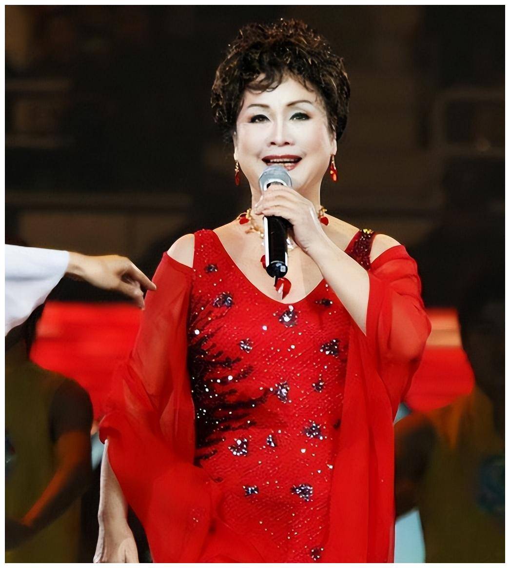 愧疚的李谷一:初婚嫁给恩师,二婚嫁给粉丝,79岁两任丈夫已离世_首歌