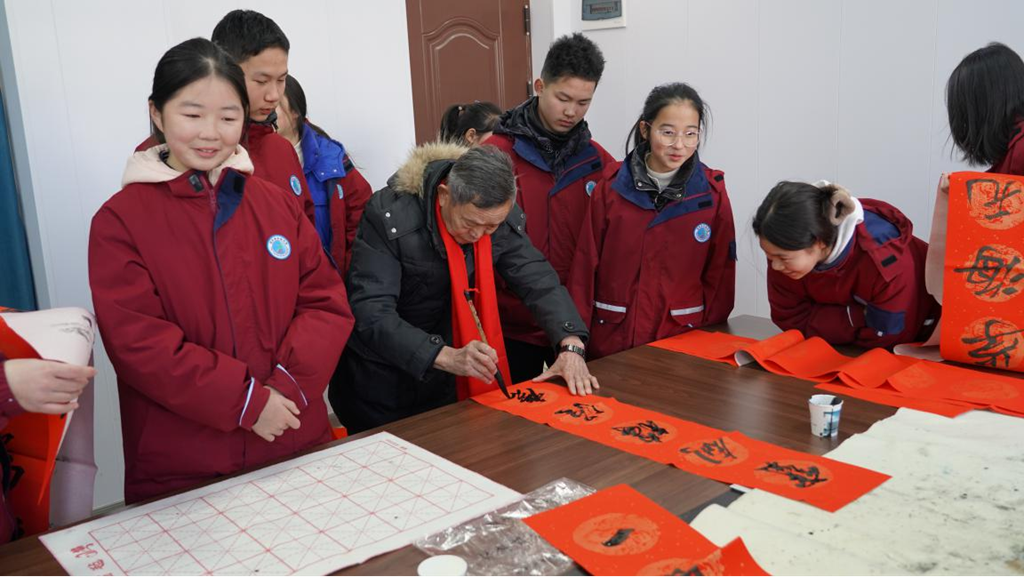 书艺进校翰墨香——记团风县书画协会书画进实验中学活动_书法_中学