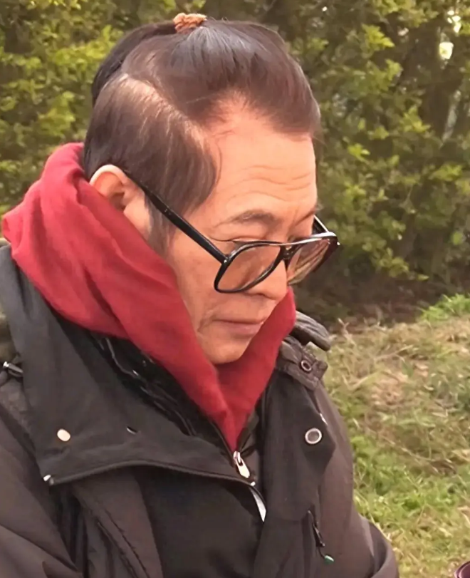61岁李连杰老来俏!