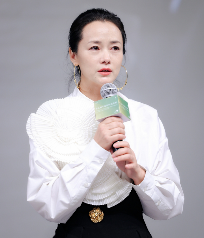 演员陈依莎:24岁入行,出道26年零绯闻,50岁有夫有儿幸福美满_发展